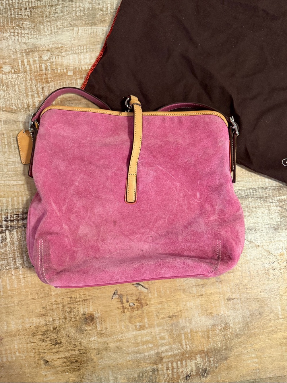 Vintage pink suede Coach shoulder bag and clasp closure.VGUC - Picture 3 of 3